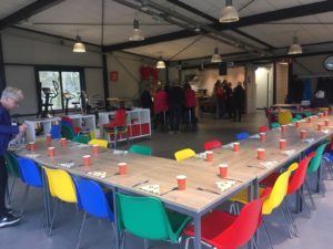 Training (mini) pupillen AV De Liemers @  kleedkamers, @ baan