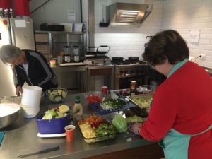 Training (mini) pupillen AV De Liemers @  kleedkamers, @ baan
